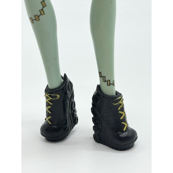 Monster High Frankie Stein Boo 1st Day School Pair Black Yellow Heels Shoes - Picture 1 of 3